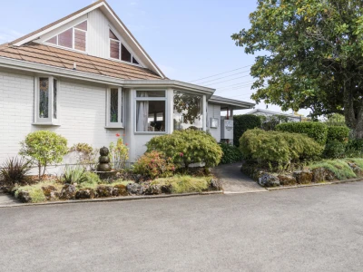 Alden Lansdowne Court