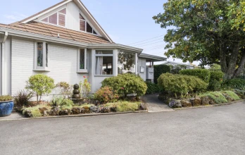 Alden Lansdowne Court