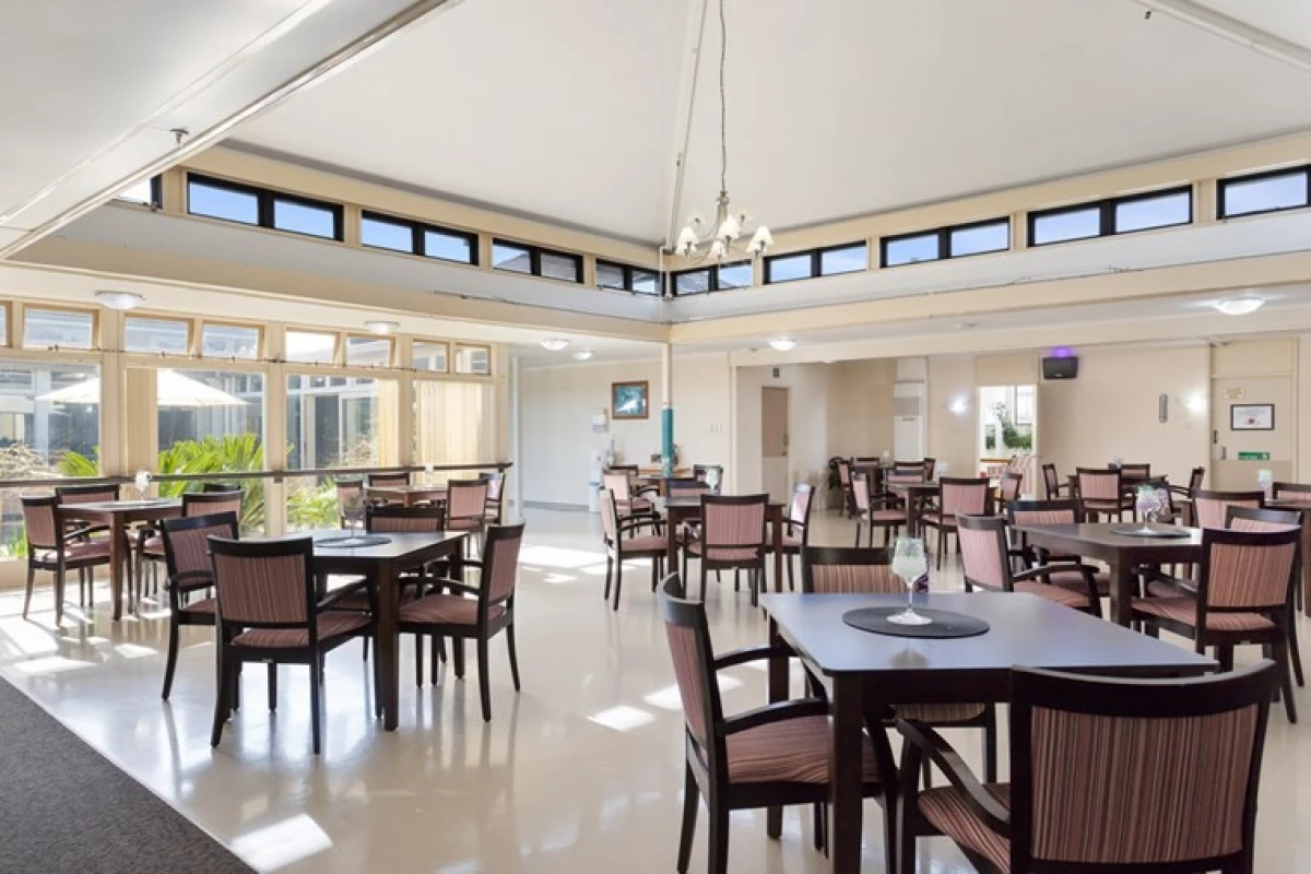 bupa-redwood-care-home-2463