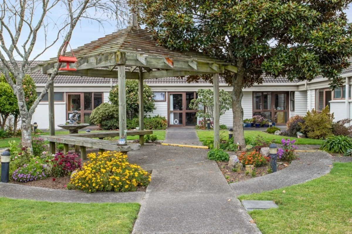bupa-redwood-care-home-2472