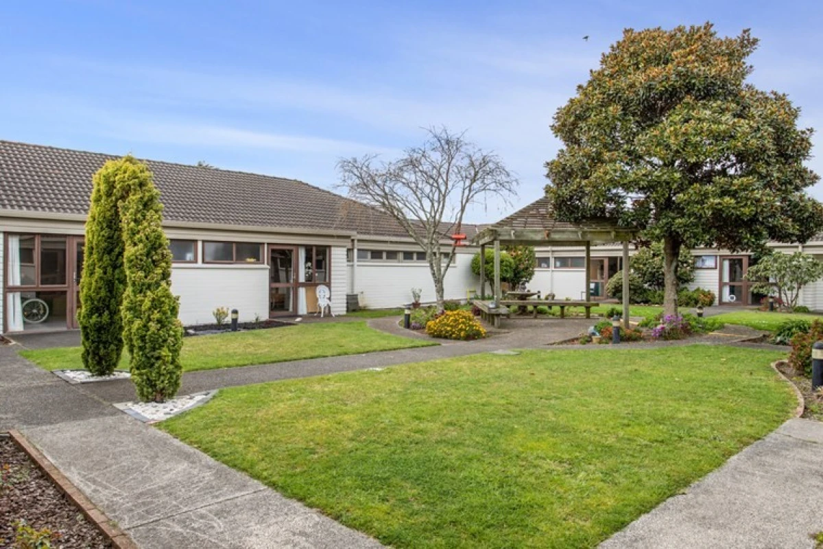 bupa-redwood-care-home-2473