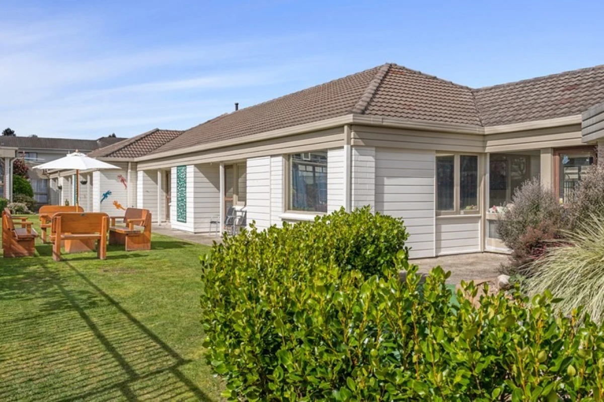 bupa-redwood-care-home-2476