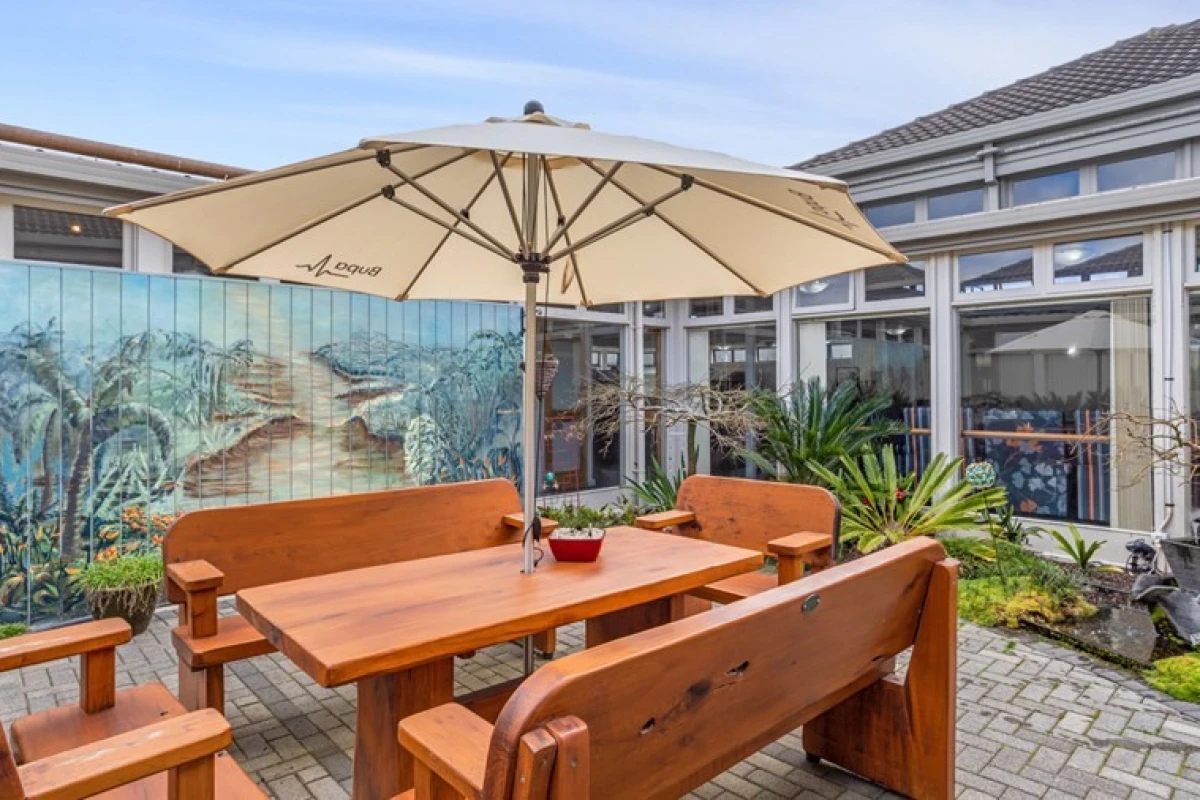 bupa-redwood-care-home-2478