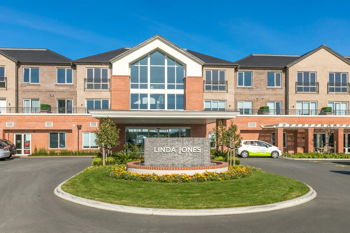 linda-jones-retirement-village-care-home-4679