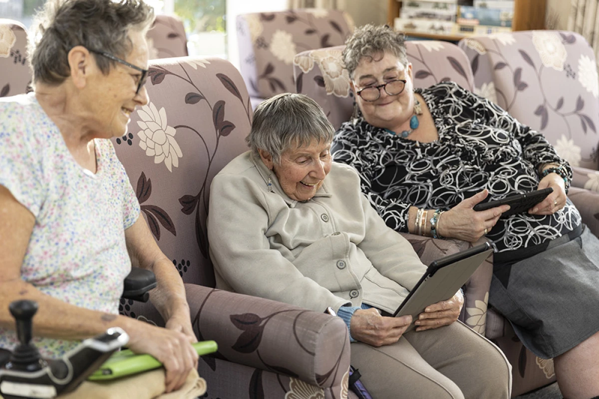 radius-st-helenas-6084