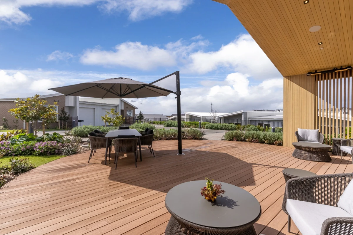 red-beach-vivid-living-10650