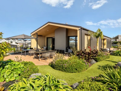 Red Beach - Vivid Living