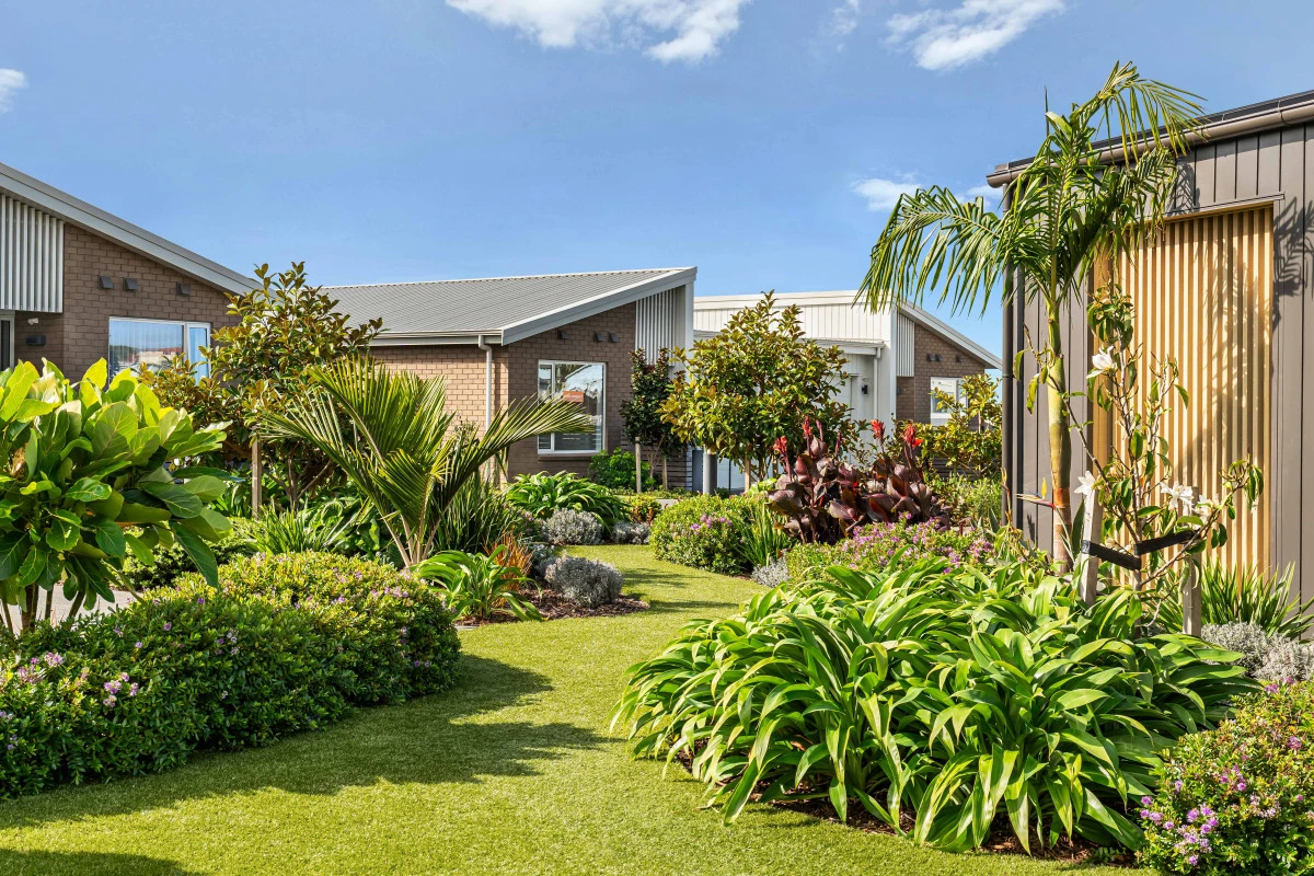 red-beach-vivid-living-12786