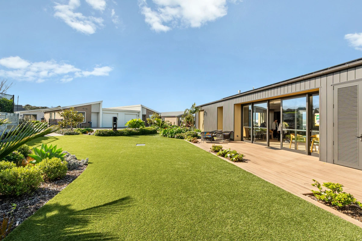 red-beach-vivid-living-12788