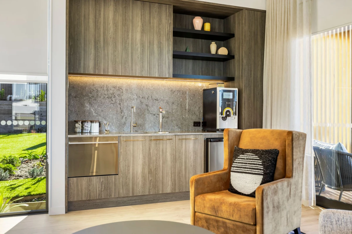 red-beach-vivid-living-9606