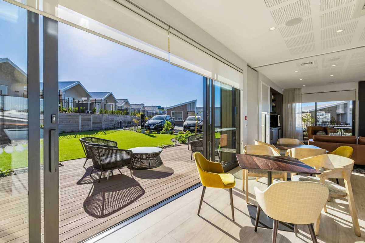 red-beach-vivid-living-9607