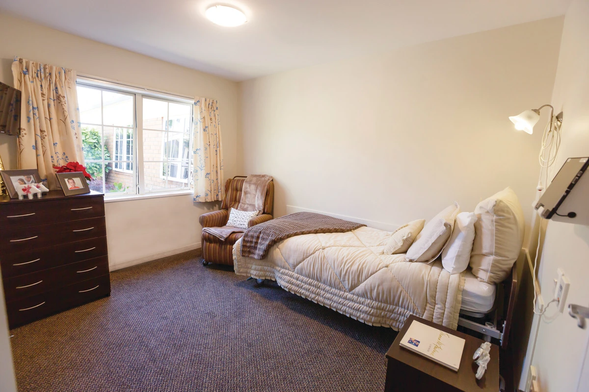 shona-mcfarlane-retirement-village-care-home-4982