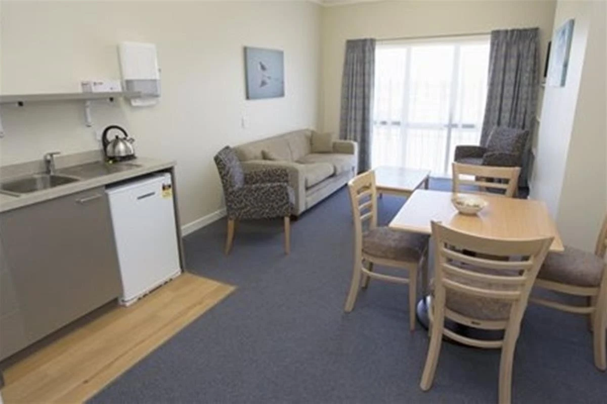 summerset-by-the-park-care-centre-5