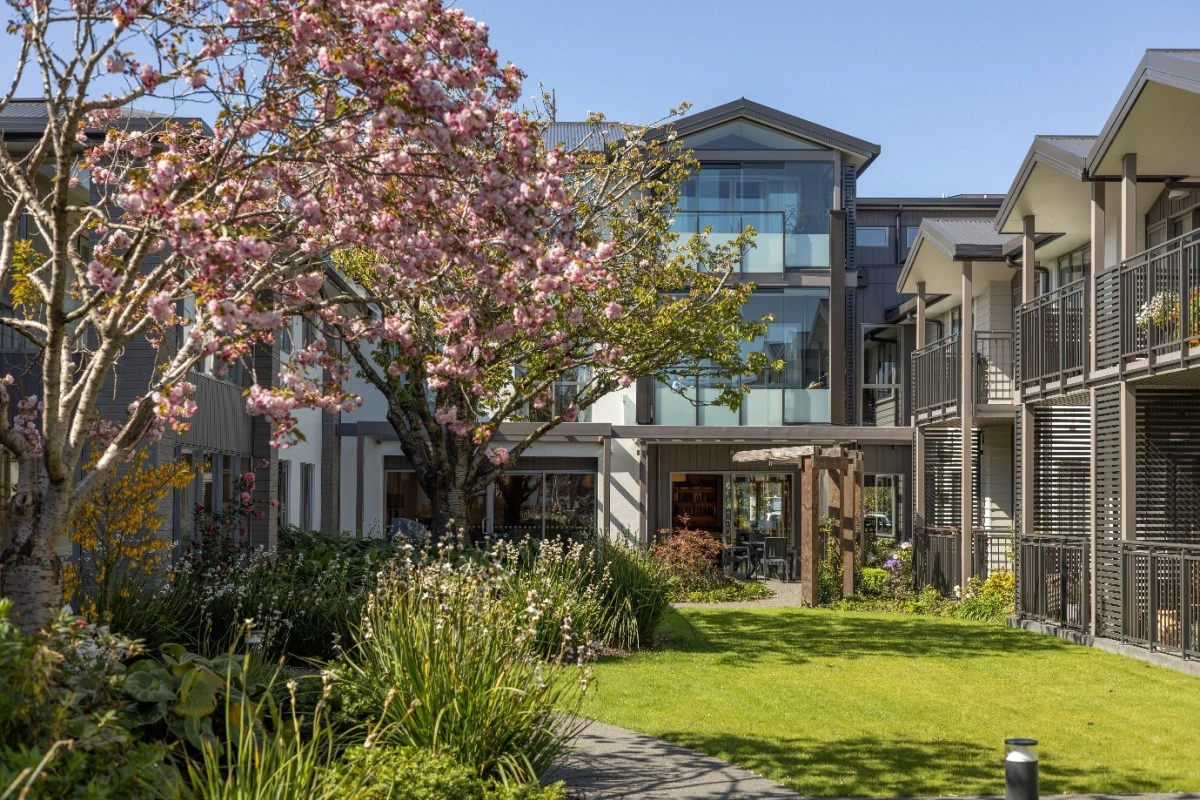 the-bellevue-village-9042