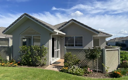 bayswater-village-metlifecare-beautiful-villa-surrounded-by-garden-43107