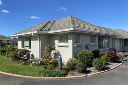 bayswater-village-metlifecare-beautiful-villa-surrounded-by-garden-43109