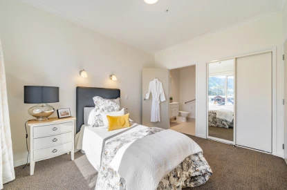 bob-owens-retirement-village-afternoon-sun-delight-44545