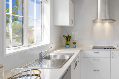 diana-isaac-retirement-village-bowling-green-action-48098