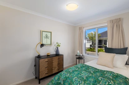 diana-isaac-retirement-village-bowling-green-action-48100