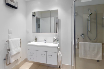 diana-isaac-retirement-village-bowling-green-action-48101