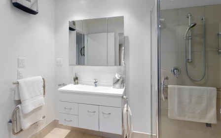 diana-isaac-retirement-village-bowling-green-action-48101