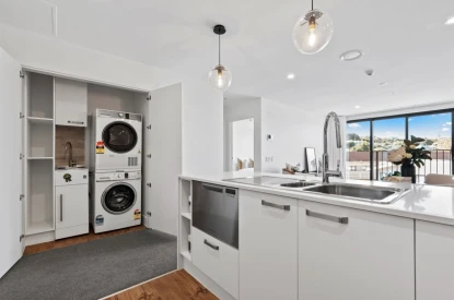 edgewater-village-metlifecare-apartment-bathed-in-afternoon-sun-45967