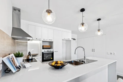 edgewater-village-metlifecare-apartment-bathed-in-afternoon-sun-45968