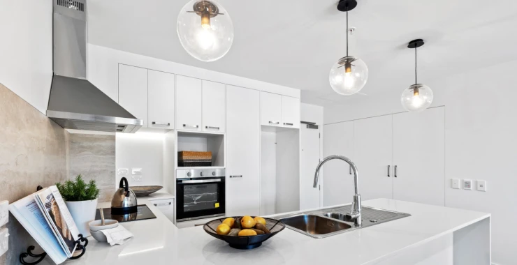 edgewater-village-metlifecare-apartment-bathed-in-afternoon-sun-45968