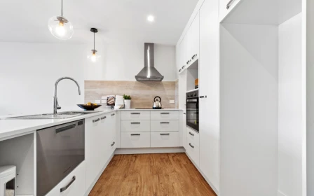 edgewater-village-metlifecare-apartment-bathed-in-afternoon-sun-45969