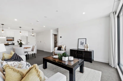 edgewater-village-metlifecare-apartment-bathed-in-afternoon-sun-45971