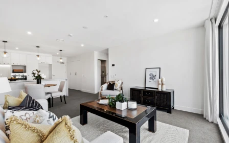 edgewater-village-metlifecare-apartment-bathed-in-afternoon-sun-45971