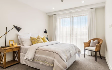 edgewater-village-metlifecare-apartment-bathed-in-afternoon-sun-45972