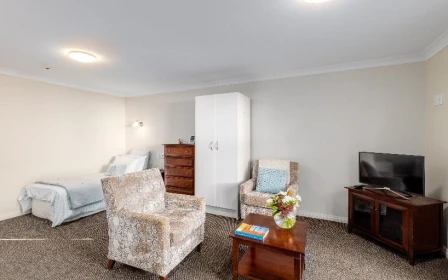 essie-summers-retirement-village-lovely-courtyard-outlook-47269