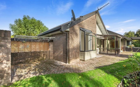 greenwood-park-metlifecare-villa-with-a-private-outdoor-patio-47575