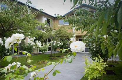 ilam-arvida-live-in-amongst-award-winning-gardens-21159