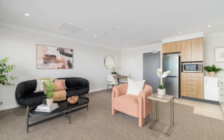 kevin-hickman-retirement-village-afternoon-sun-delight-43453