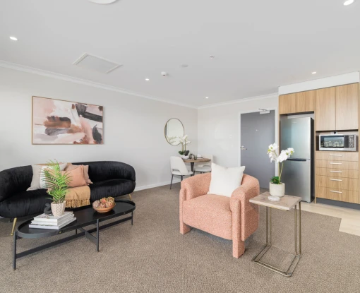 kevin-hickman-retirement-village-afternoon-sun-delight-43453