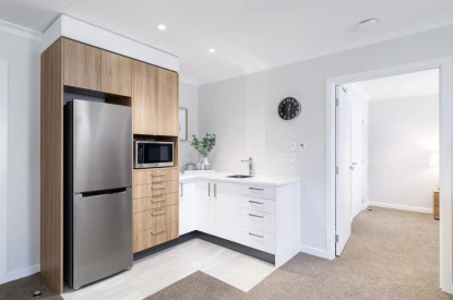 kevin-hickman-retirement-village-afternoon-sun-delight-48223