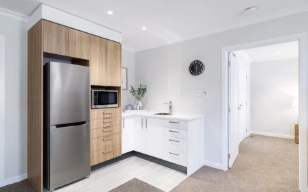 kevin-hickman-retirement-village-afternoon-sun-delight-48223