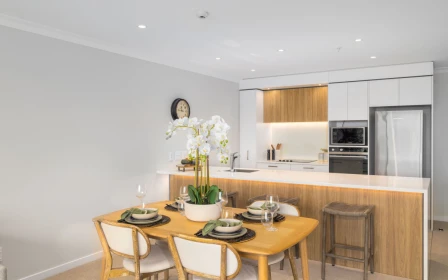 kevin-hickman-retirement-village-sunny-and-bright-41988