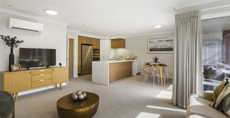 linda-jones-retirement-village-sunny-warm-43587