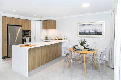 linda-jones-retirement-village-sunny-warm-43589