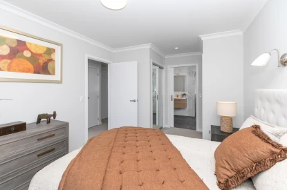 linda-jones-retirement-village-sunny-warm-43590