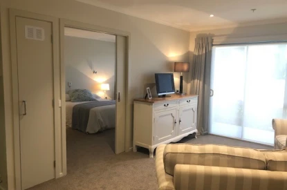 mckenzie-lifestyle-village-one-bedroom-suites-1