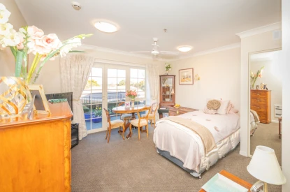 ryman-jane-winstone-retirement-village-morning-sun-city-views-55001